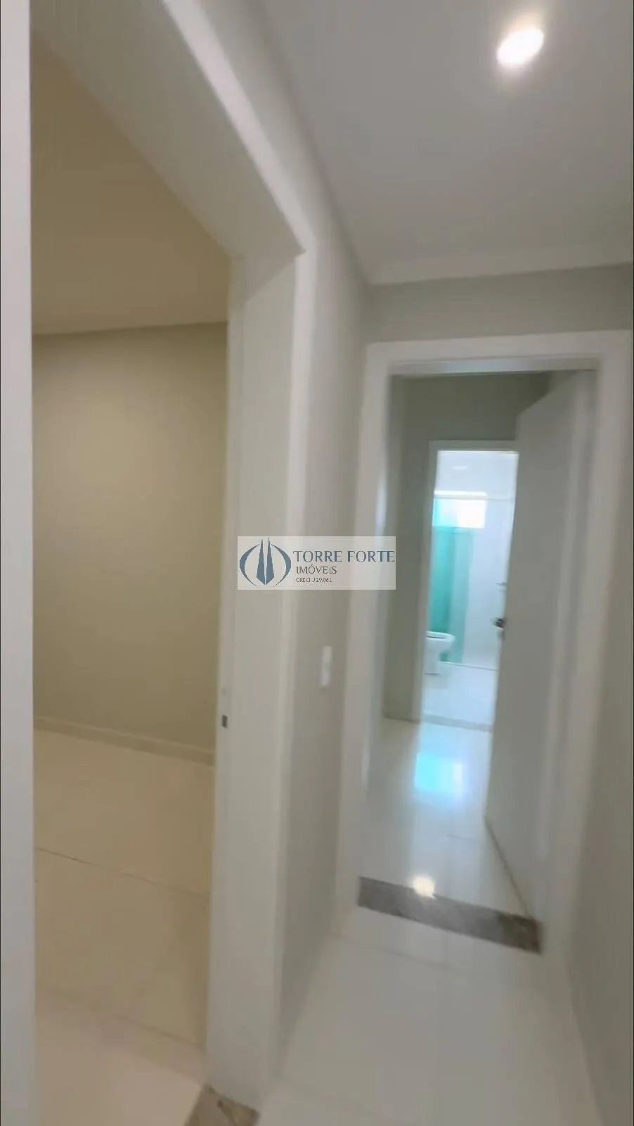 Imagem Lindo apartamento amplo, 2 dormitórios (1 suíte), 1 vaga , quintal privado.