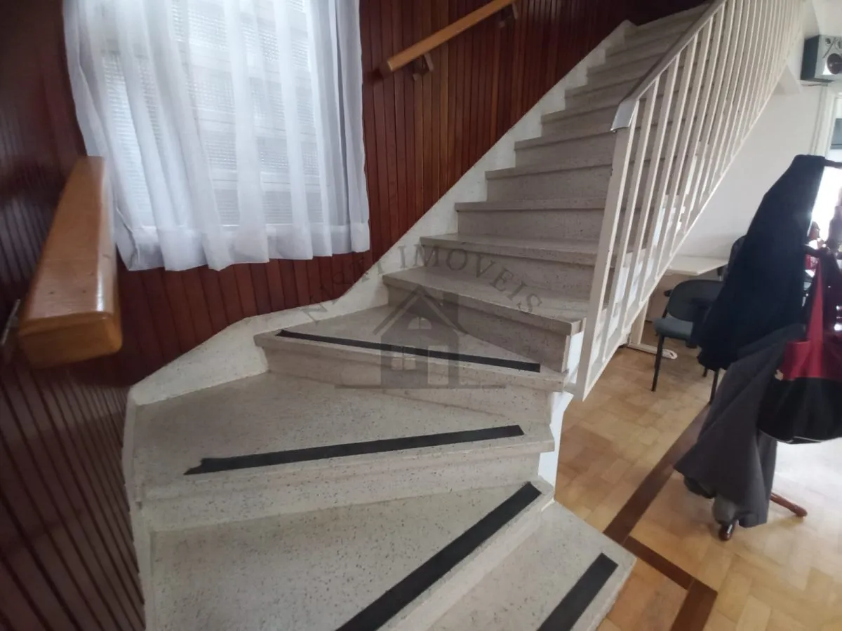 Imagem Casa 6 quartos para Venda no bairro Jardim São Pedro em Porto Alegre