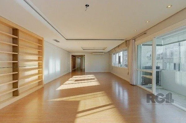 Imagem Vende-se luxuoso apartamento 3 quartos c/ suíte, dependência de empregada, gabinete, 2 vagas cobertas - 283m² - Moinhos de Vento