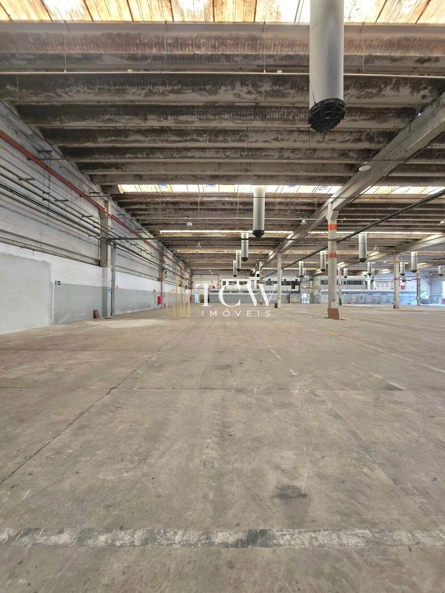 Imagem Galpão Logístico e Industrial com 22 docas para Locação em Suzano/SP | 13.320 m2