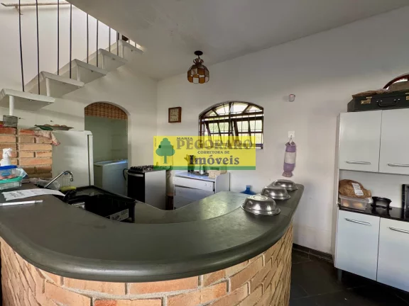 Imagem Casa à venda em Caraguatatuba Martim de Sá 3 quartos, 3 suítes, 1 sala, 3 banheiros, 10 vagas de garagem. 166m² de área.