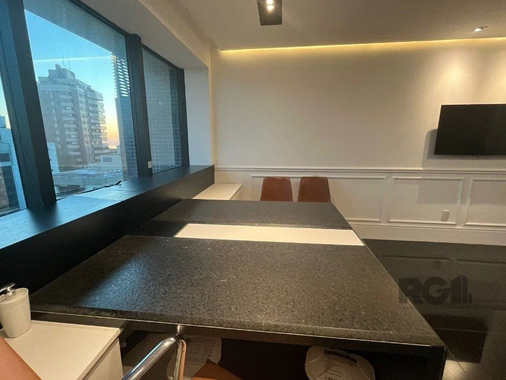 Imagem Prestígio e Conforto: Sala Comercial c/ Vaga no Moinhos de Vento