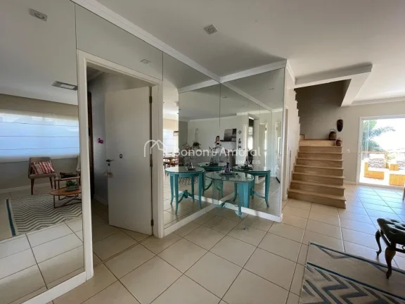Imagem Encantadora residência em condomínio fechado, com projeto moderno e ambientes integrados que propo...