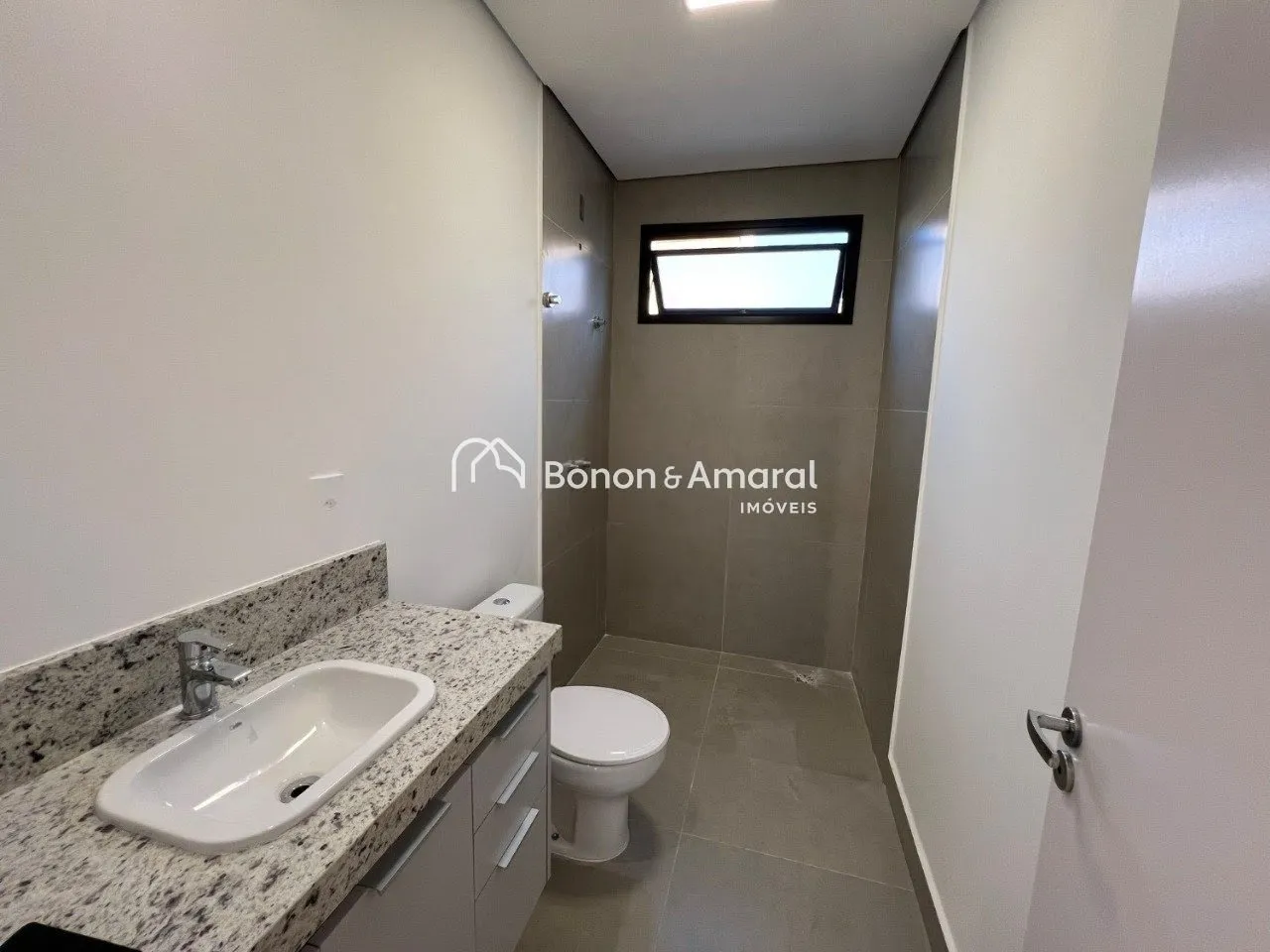 Imagem Casa triplex em condomínio com 3 suítes, automação, aquecimento solar, 168 m² no Chácaras Primavera