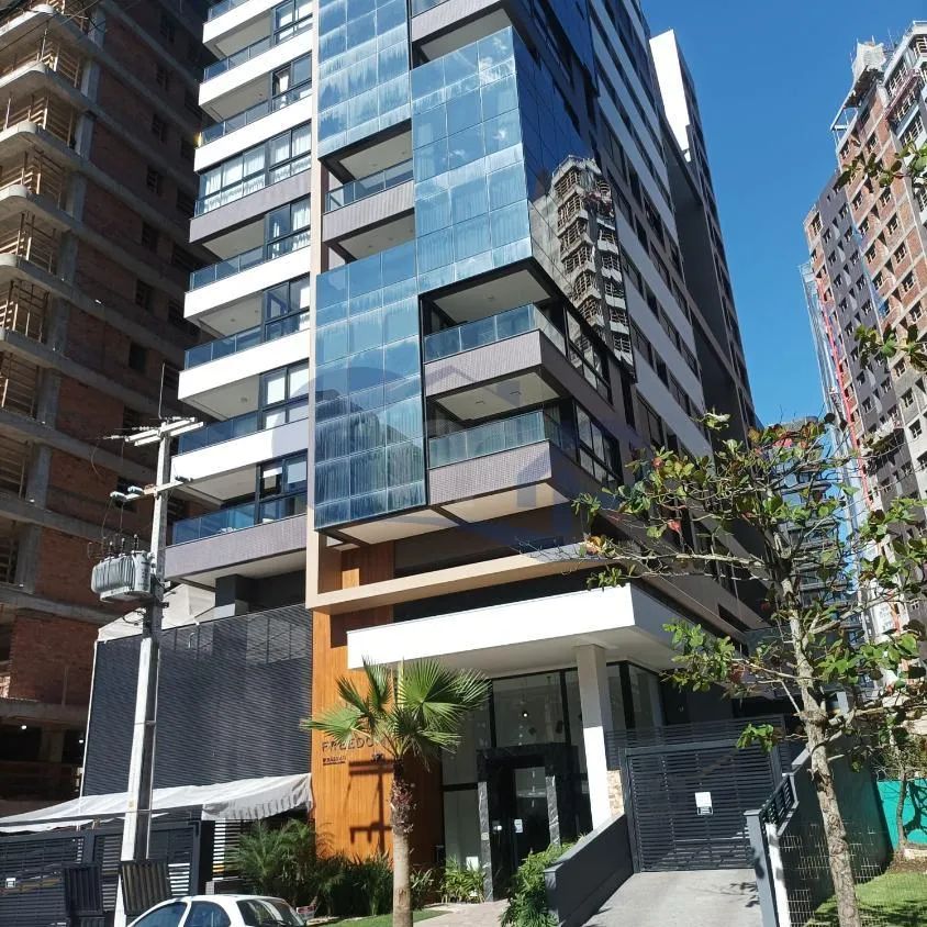 Imagem Apartamento de 117m² com 3 dormitorios, vista para o mar e 2 vagas em Torres
