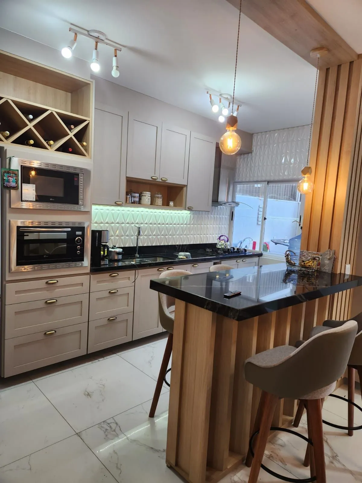 Imagem Ótima casa em condomínio fechado na Vila Nova, em Porto Alegre!