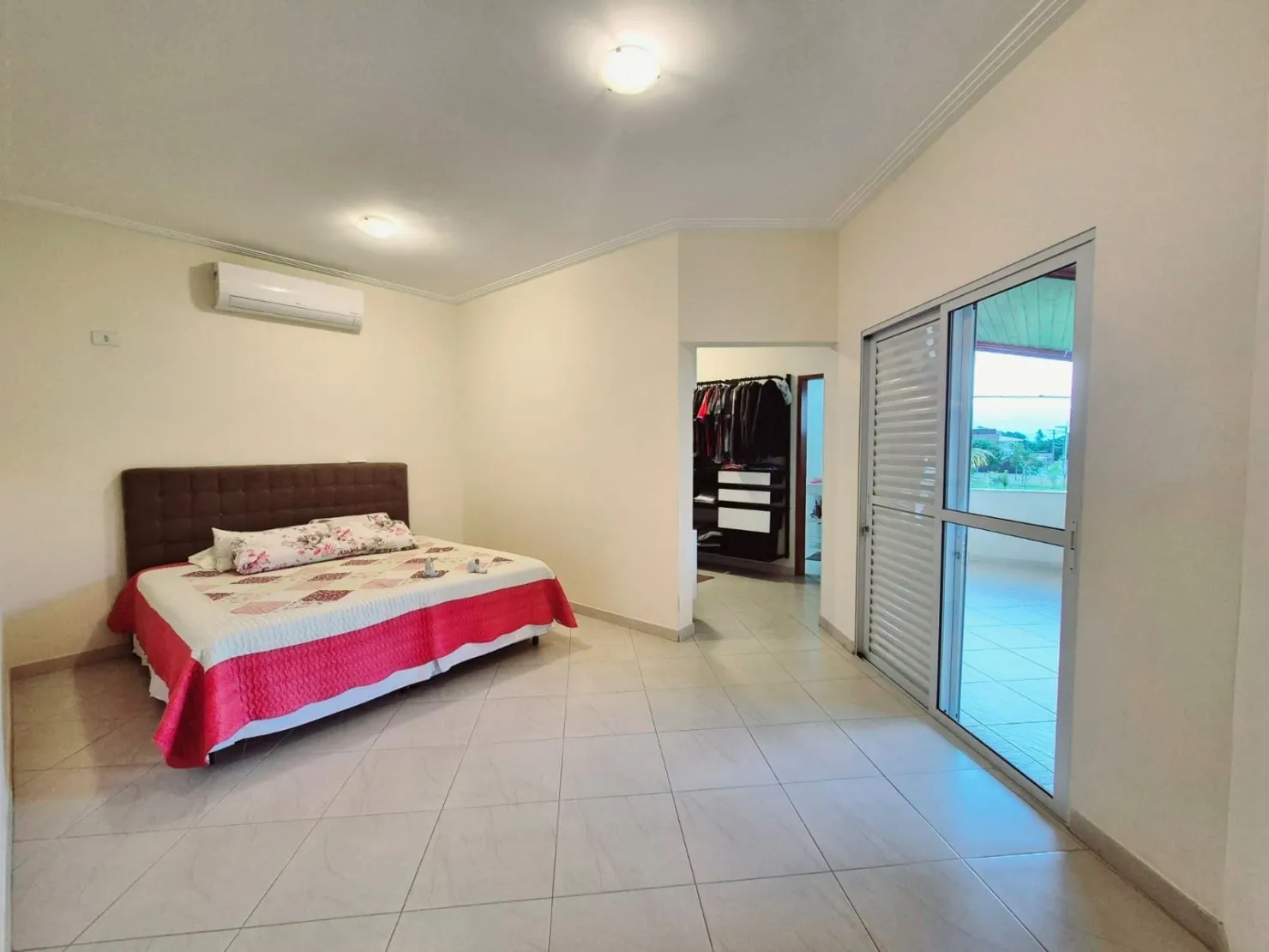 Imagem Luxuosa Casa com Piscina, Área Gourmet e Conexão com a Natureza no Condomínio Real Ville - 435 m² de Terreno