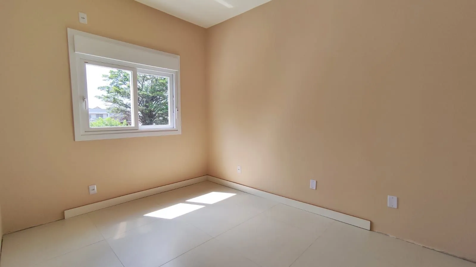 Imagem Sobrado 3 dormitórios suíte à venda no Vila Ipiranga - Porto Alegre - R$ 720.000