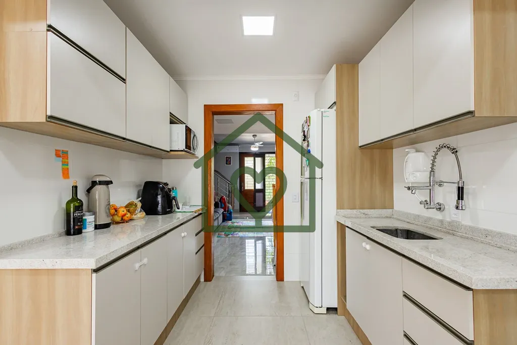 Imagem Descubra seu novo lar no coração do Jardim Ypu, uma das áreas mais residenciais de Porto Alegre. ...
