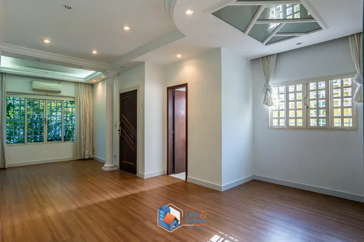 Foto do imóvel Casa de vila para venda em Vila Madalena com 3 quartos, sendo 1 suíte, 200m² em Rua Luís Anhaia
