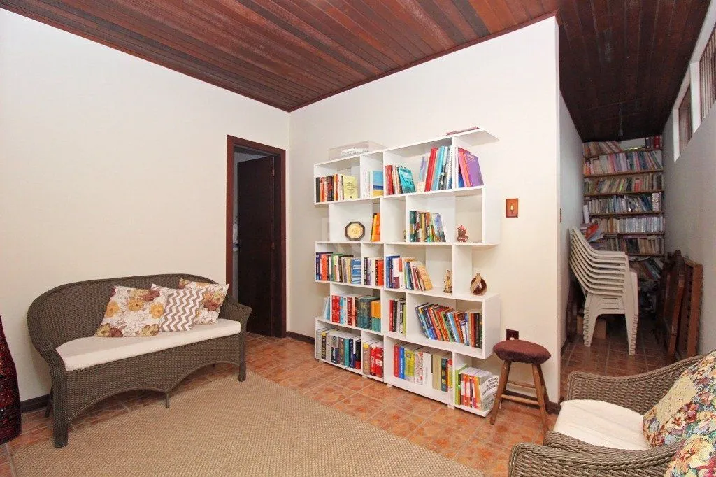 Imagem Casa para Venda - 150m², 4 dormitórios, sendo 1 suites, 3 vagas - Nonoai