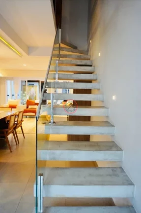 Imagem ESCRITURA DEFINITIVA, CASA DENTRO DE CONDOMÍNIO, TODA MOBILIADA A 50 METROS DA PRAIA, COM PISCINA PRIVATIVA E ÁREA GOURMET