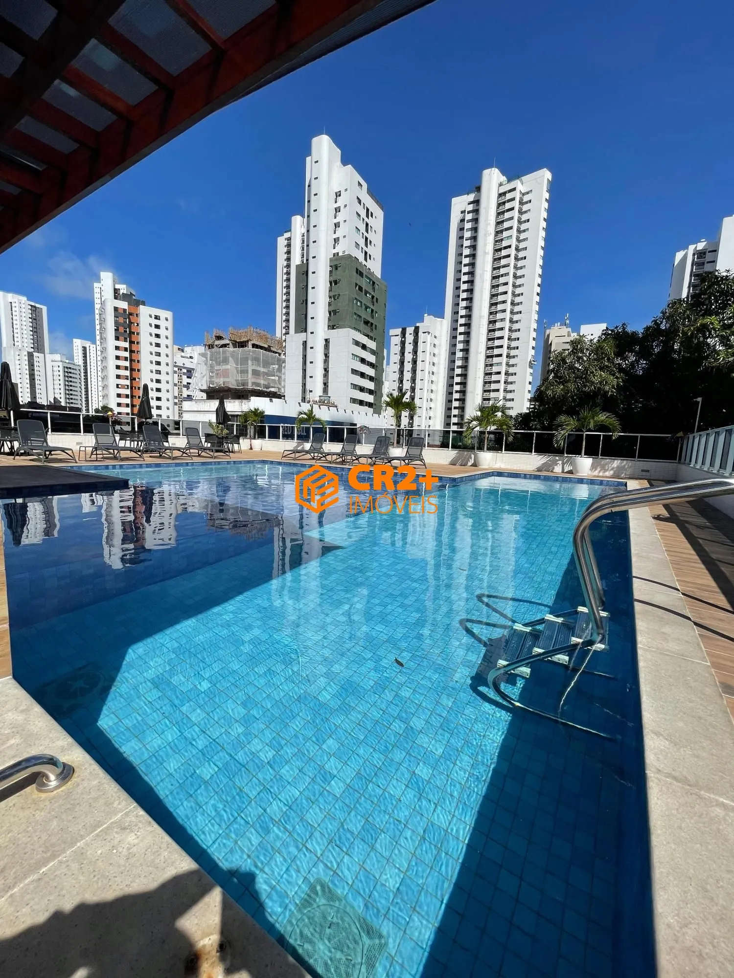 Imagem Vendo apartamento com a metragem de 162, em boa viagem com varanda integrada com