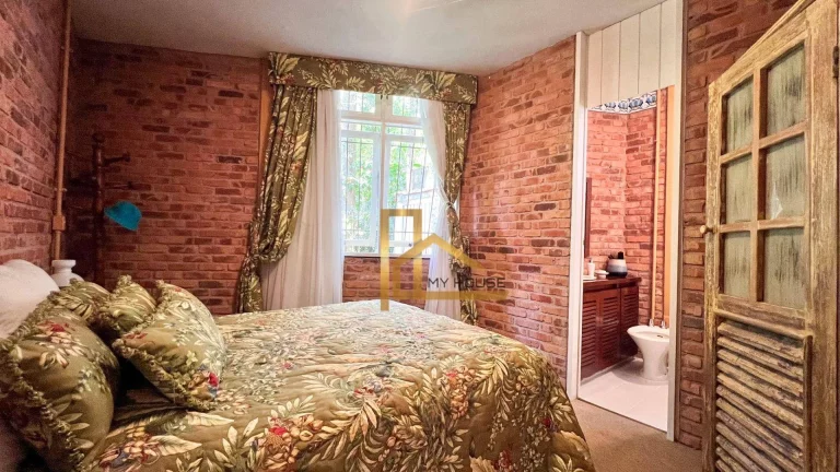 Imagem Casa com 4 dormitórios sendo 2 suítes à venda, 285 m² por R$ 1.600.000 - Golfe - Teresópolis/RJ
