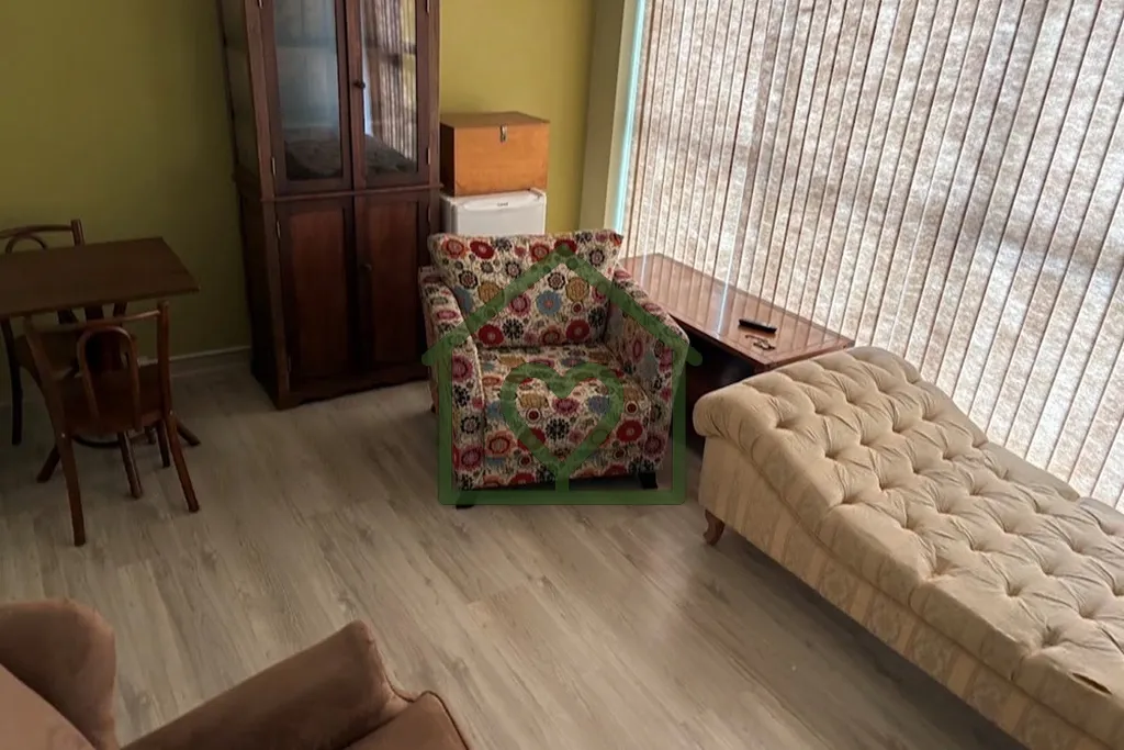Imagem Sala comercial com 28m² privativos, localizada no 6º andar, em prédio com elevador e portaria, ga...
