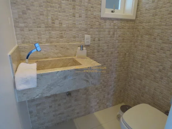 Imagem Casa térrea, com piscina, muito bem conservada e moderna com 600m² de terreno e 300m² de construção com 04 suítes. Estuda Permuta