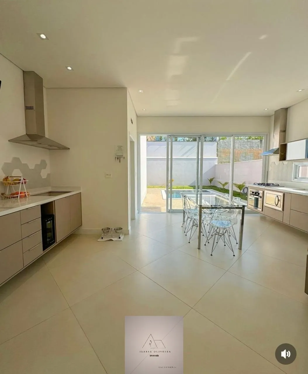 Imagem Linda Casa a venda em condomínio: 3 suítes, 2 salas, 4 banheiros, 4 vagas na cidade de Salto-SP, Condomínio Portal dos Bandeirantes