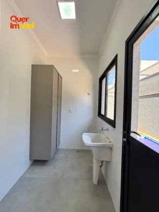 Imagem Casa de alto padrão em condomínio no Jardim Cybelli em Ribeirão Preto-SP! 3 quartos, 3 suítes, 3 salas, 5 banheiros, 4 vagas de garagem e 149,15 m² de área. Quer Imóvel Negócios Imobiliários!