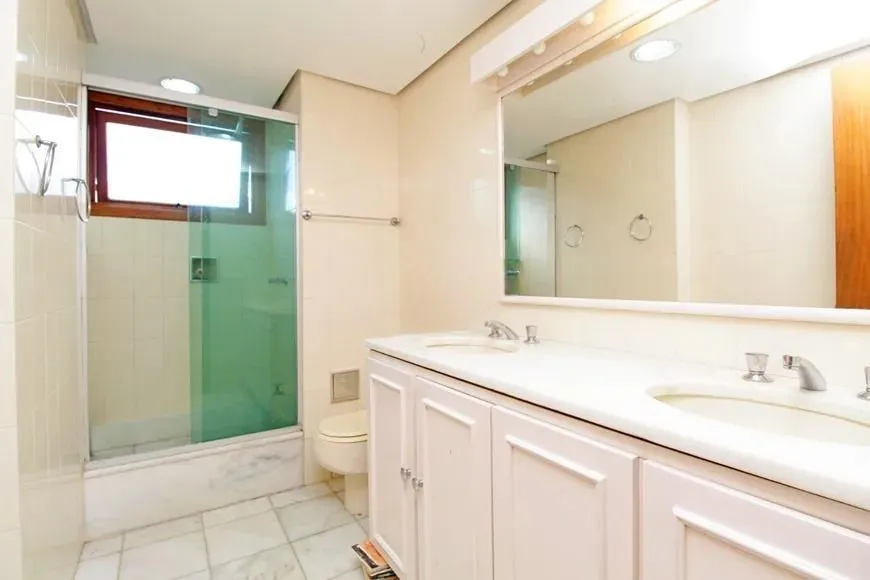 Imagem Apartamento com 159m², localizado no bairro Bela Vista em Porto Alegre/RS.