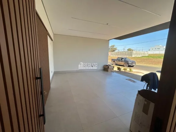 Imagem Casa com piscina aquecida no Condomínio Damha III, no bairro Recreio dos Bandeirantes - Uberaba