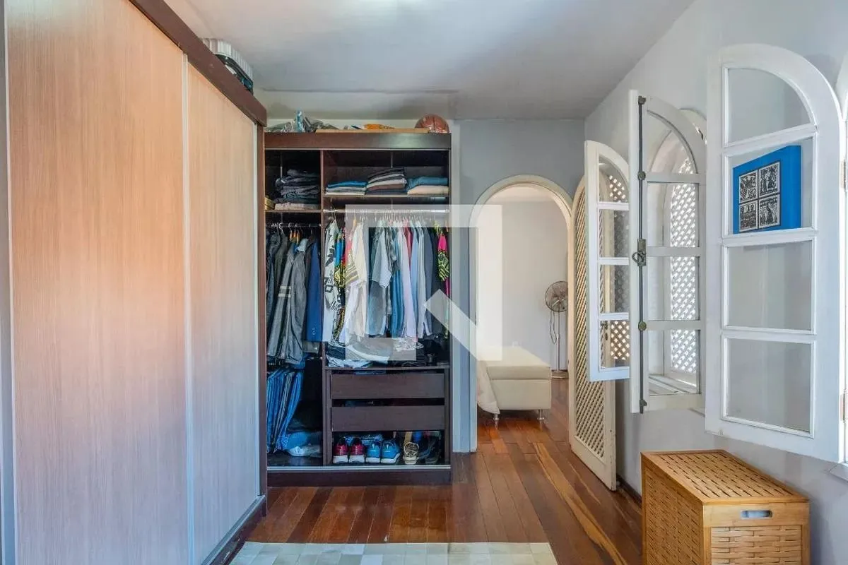 Imagem Casa á venda com 3 dormitórios no bairro Ipanema em Porto Alegre