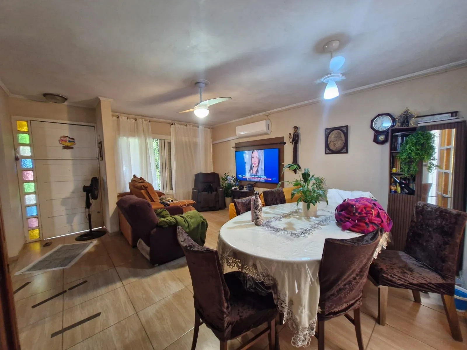 Imagem Casa com 3 dormitórios e edícula nos fundos no bairro Nonoai.