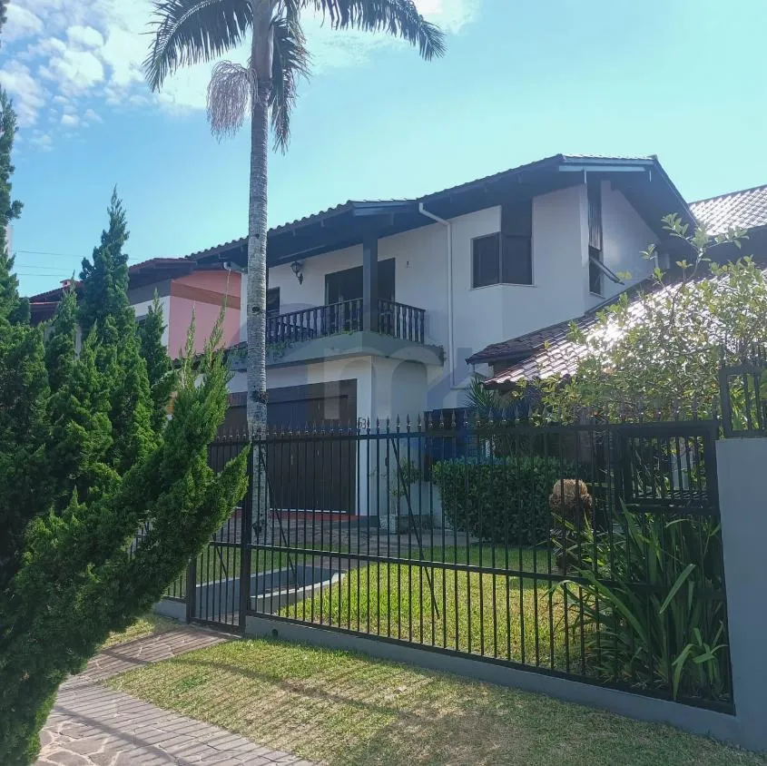 Imagem Casa á venda com 6 dormitórios no centro de Torres/RS