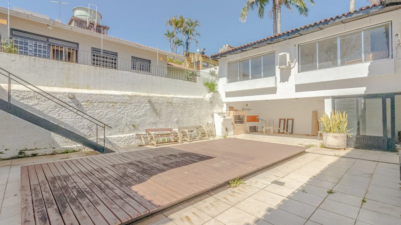 Imagem Excelente casa de 308 m² com 4 suítes e 4 vagas de garagem.