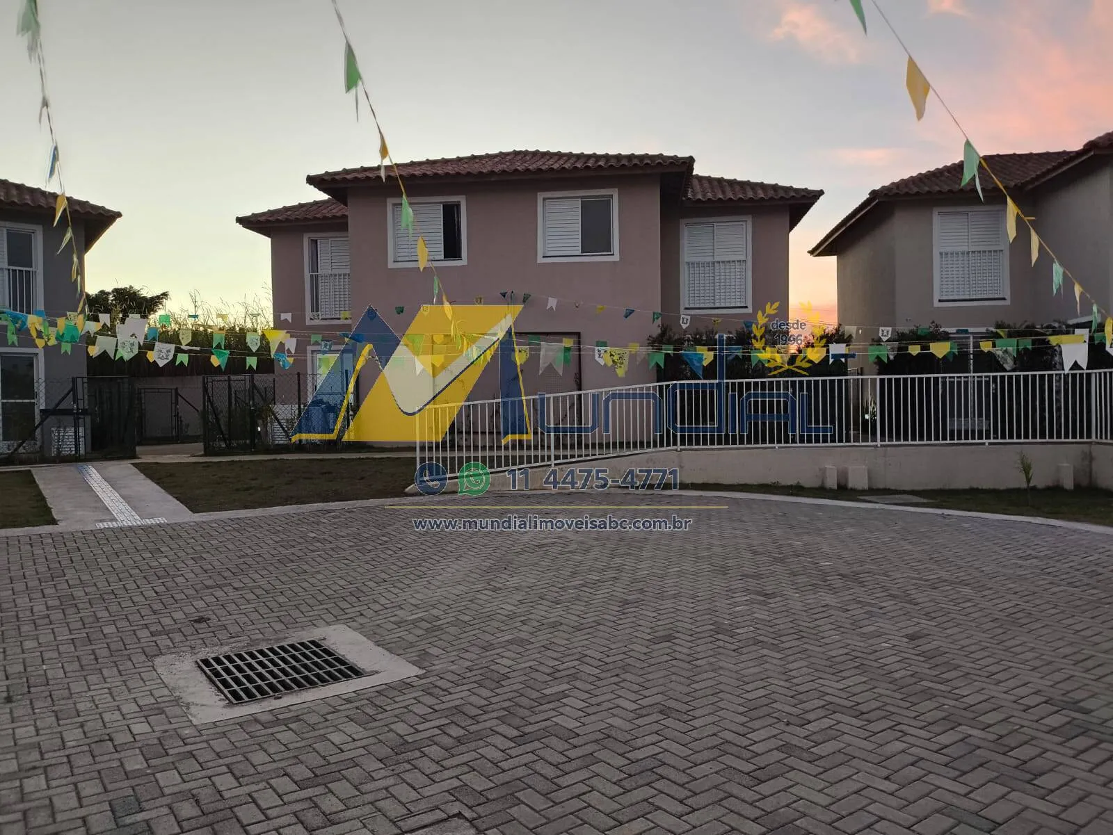 Imagem Sobrado à Venda no Condomínio Paradise - 105 m²,Suíte e Lazer Completo