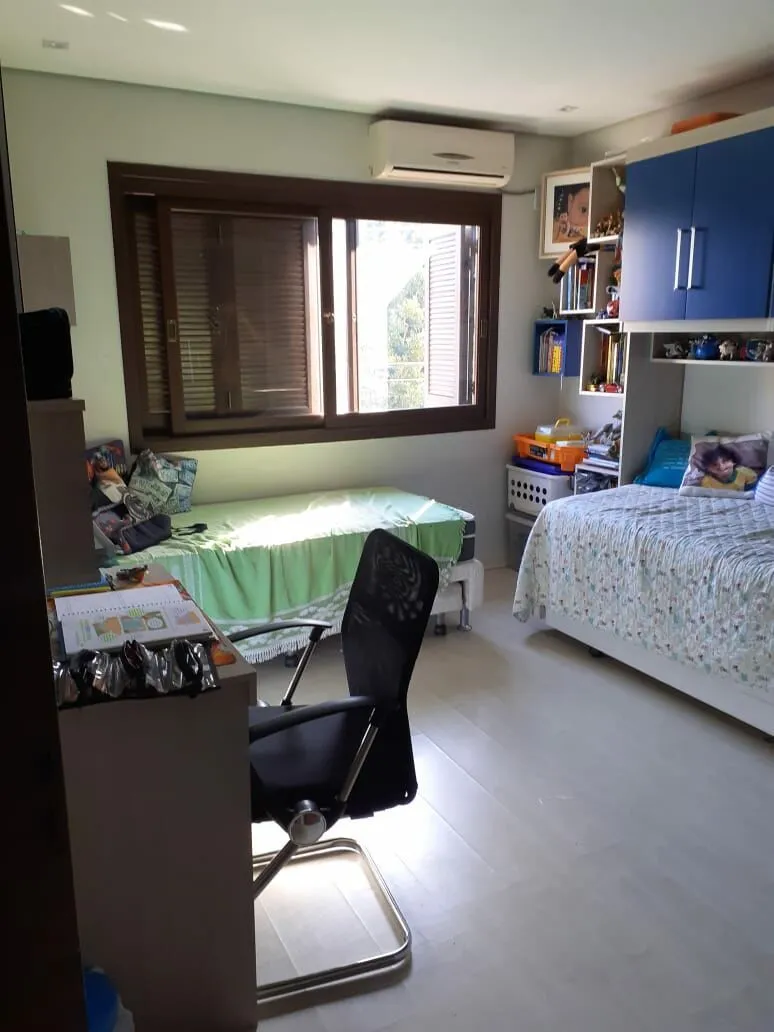 Imagem Casa quatro dormitórios ( 1 suíte) garagem ( 2 carros)