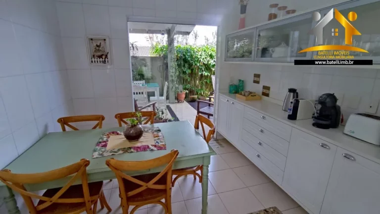 Imagem Casa a venda e locação no condomínio Chácara das Paineiras II na Granja Viana - Batelli Imóveis