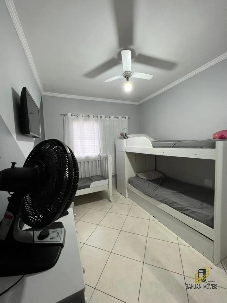 Imagem Imperdível casa à venda em Praia Grande-SP, bairro Melvi, 2 quartos, 1 sala, 2 banheiros, garagem e 73m². Confira!