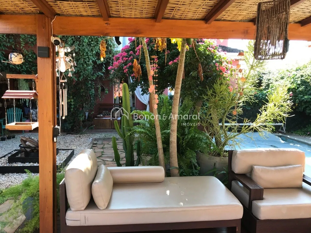 Imagem Casa de condomínio com 304 m² e 5 quartos