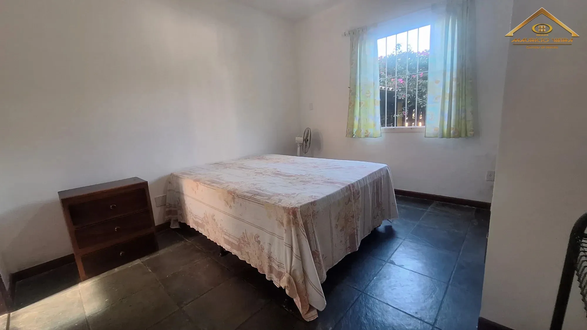 Imagem Linda casa na Ogiva, em condomínio fechado, porteira fechada e com preço abaixo do mercado. Em frente ao Clube Náutico.