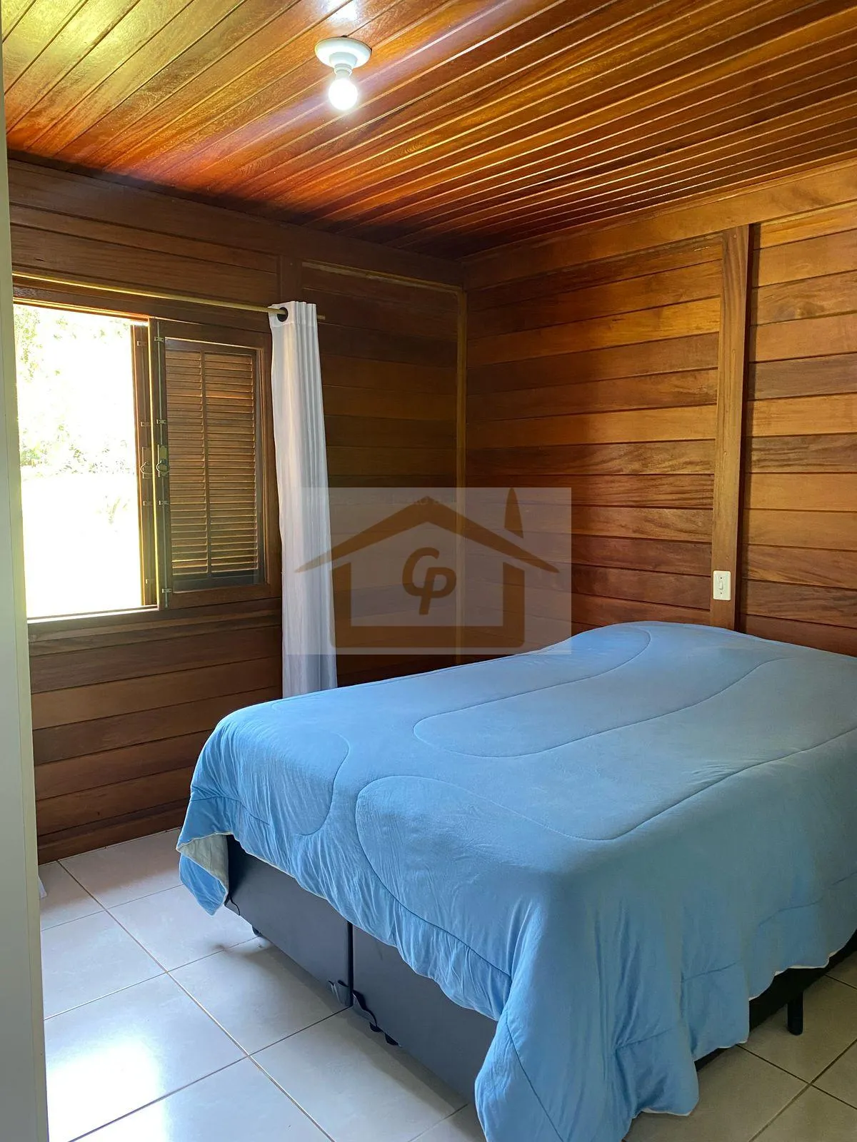 Imagem Casa mista com belo jardim 3 quartos sendo um suíte, 5 vagas. Rústico que encanta!