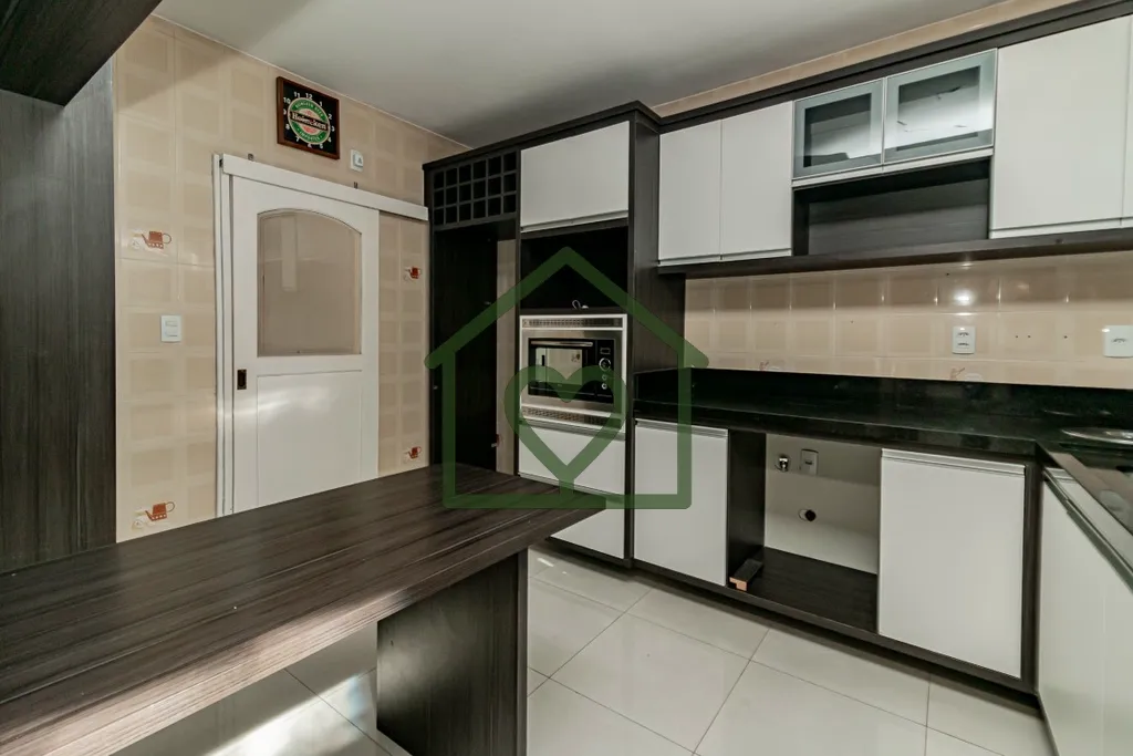 Imagem No bairro Medianeira Amplo e confortável apartamento, reformado, com 3 dormitórios, 1 suíte e 114...
