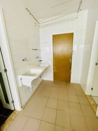 Imagem Bem localizado esse apartamento com três suítes e varandão a venda no Itaigara