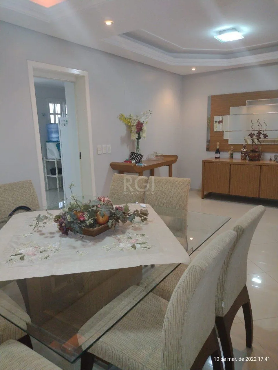 Imagem Casa 210m², 3 dormitórios, sendo 1 suites, 2 vagas - Mario Quintana, Porto Alegre/RS