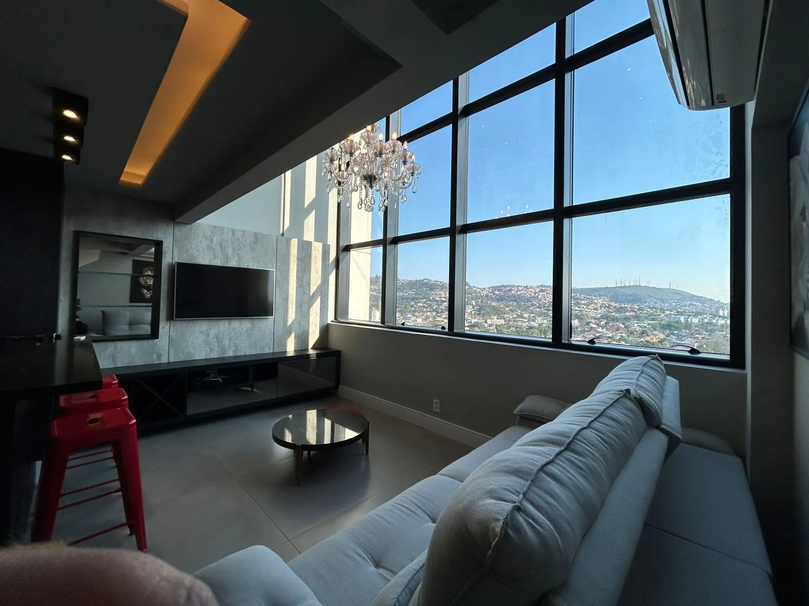 Imagem Apartamento duplex a venda, mobiliado e decorado, planta de 57 m2 com 1 dormitório, 2 vagas e 1 depósito.