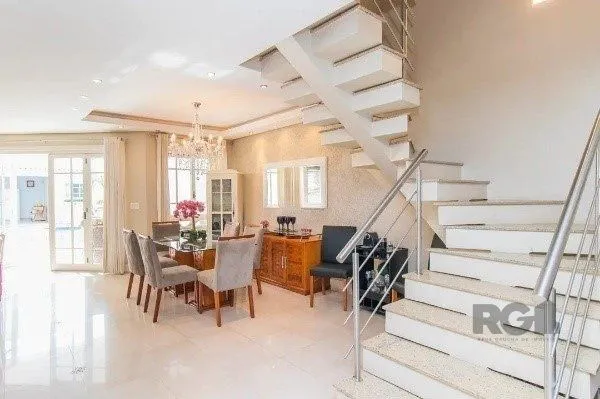 Imagem Casa impecável com 3 quartos (1 suíte) e 2 vagas cobertas,