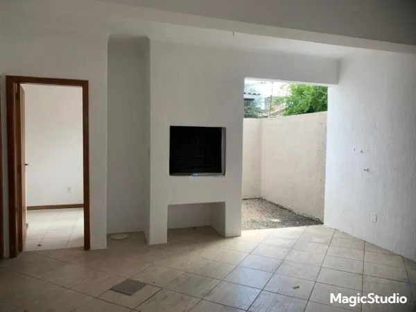 Imagem Casa de 3 Pavimentos com Sacadas, Lareira e Espaço Gourmet