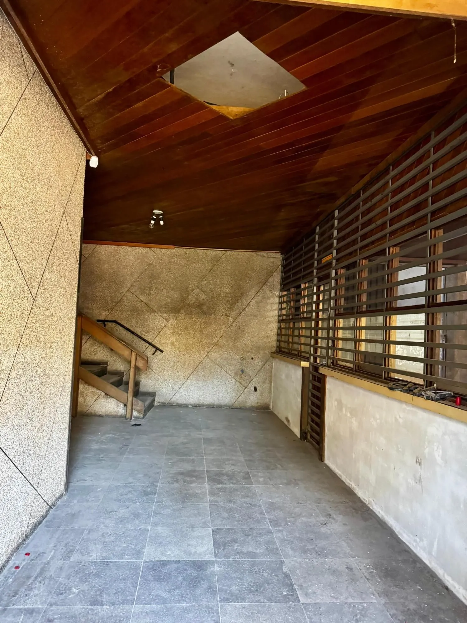 Imagem Predio para Locação/Aluguel - 400m², 0 dormitórios, Floresta