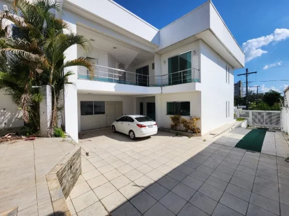 Imagem Mansão com 5 suites e piscina no bairro Adrianópolis, em localização privilegiada pronta para ser financiada