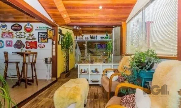 Imagem Casa com 7 Quartos e 6 vagas à Venda, 470 m² no Bairro Petrópolis