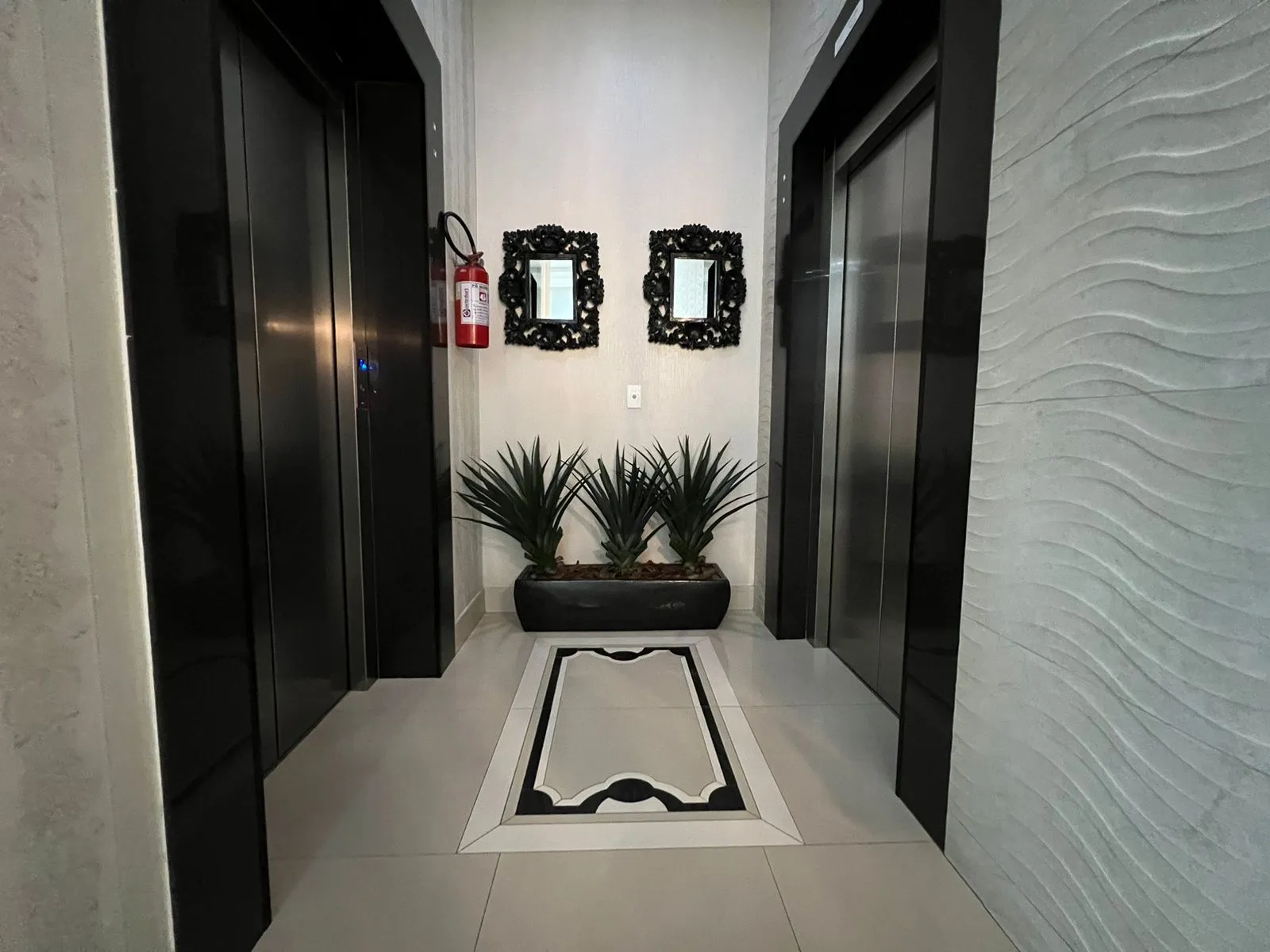 Imagem Apartamento com vista para o mar à venda com 178m2 por R$ 2.880.000,00