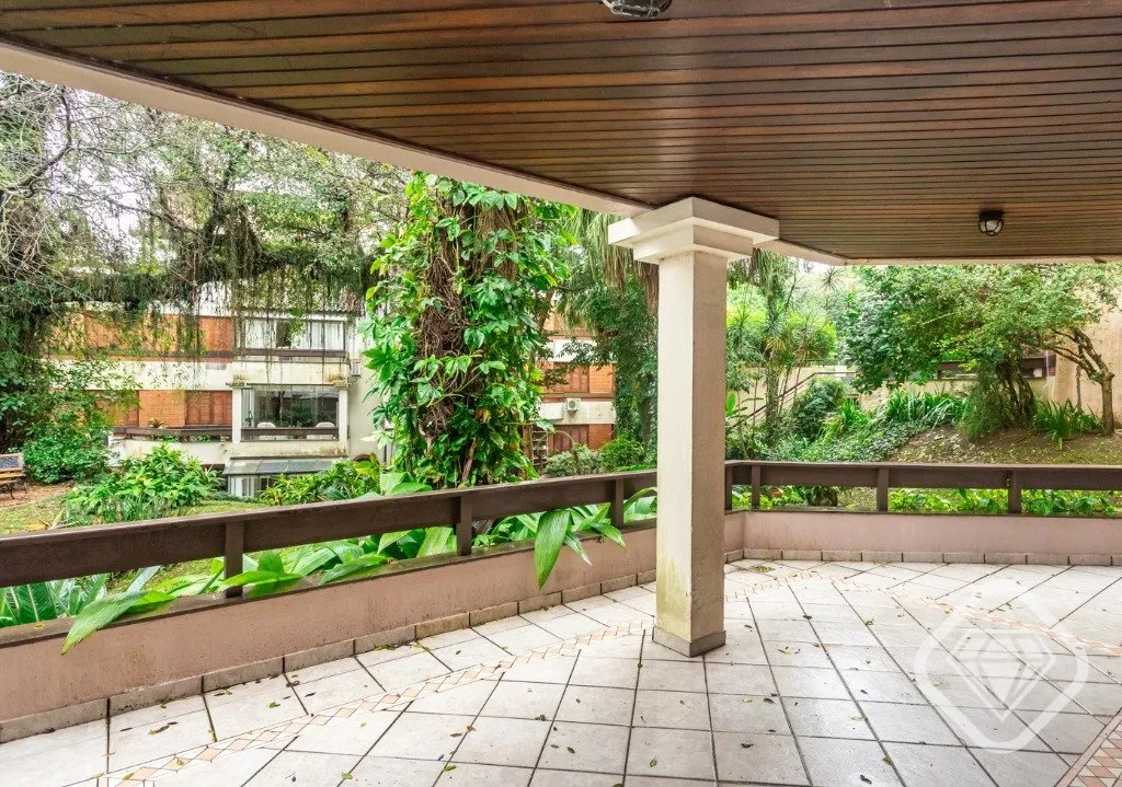 Foto do imóvel Apartamento térreo amplo, com pátio exclusivo e sacadão com churrasqueira em Ipanema, próximo à... em Dea Coufal