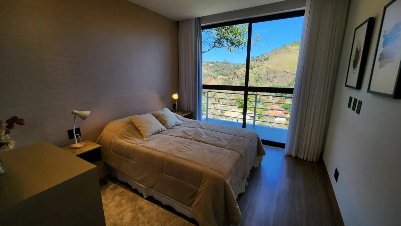 Imagem Casa em Condomínio para Venda em Petrópolis / RJ no bairro Itaipava