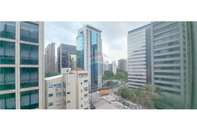 Imagem Sala comercial com 57,35m² e uma vaga no Itaim Bibi