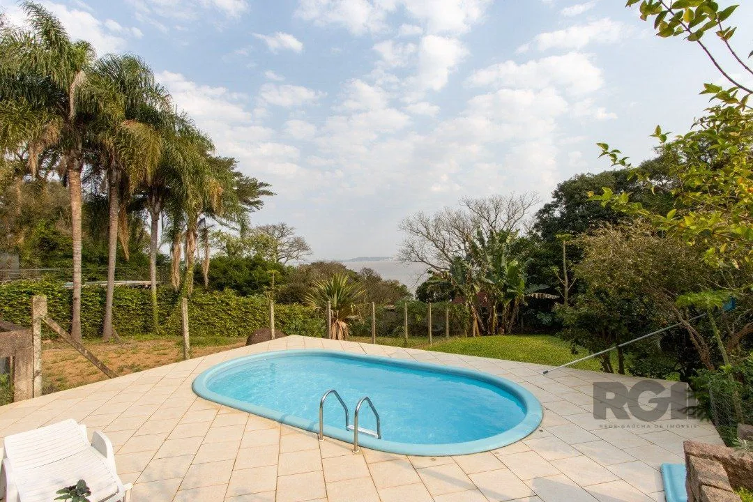 Imagem Casa para Venda - 220m², 3 dormitórios, sendo 2 suites, 5 vagas - Espirito Santo