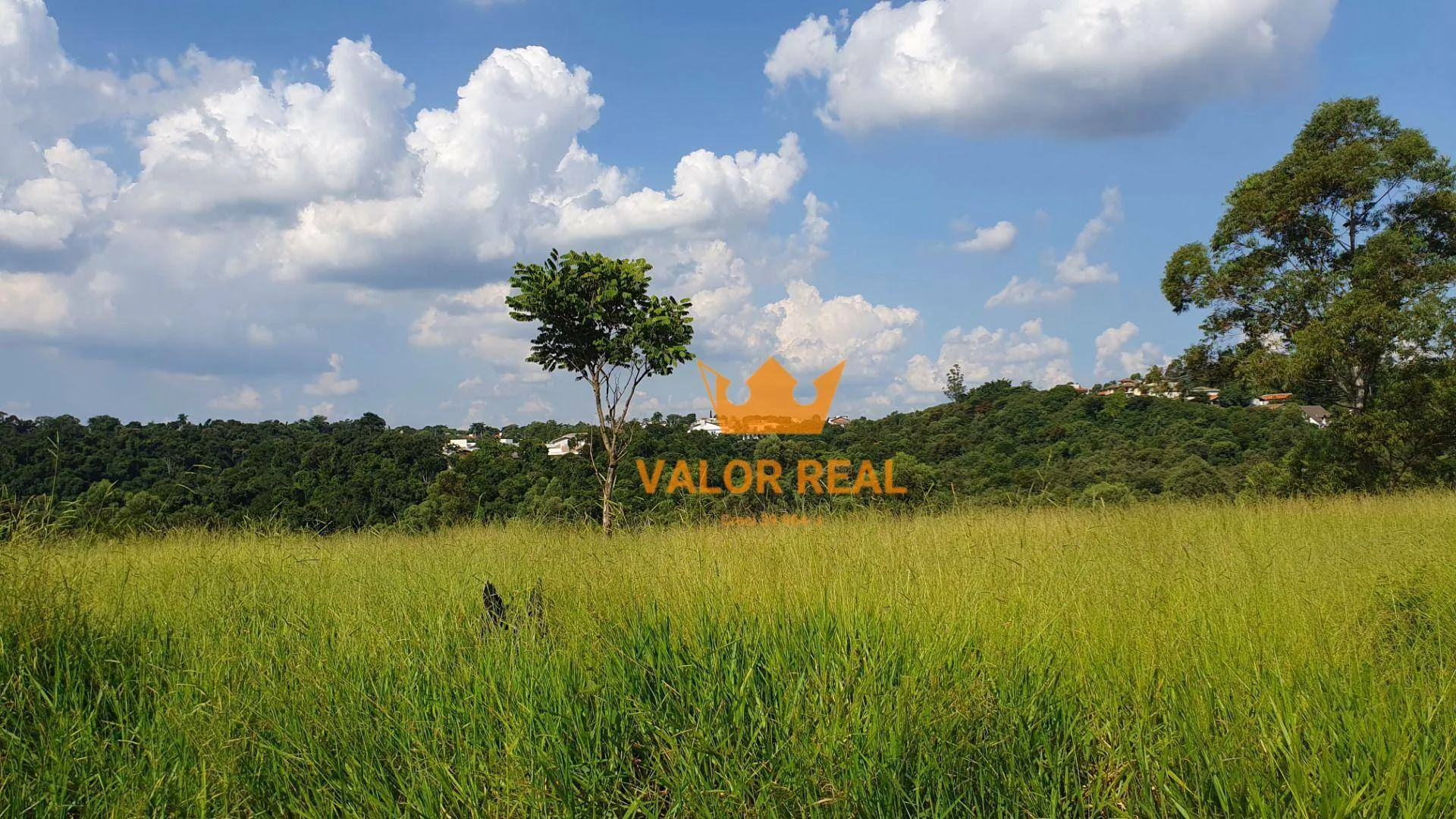 Imagem Área Residencial com 28.800.00 m2 de frente para Avenida asfaltada em Vinhedo, R$ 2.990 mil.